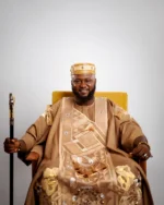 Regal Gold African Men’s Agbada – Luxury Embroidered Traditional Kaftan with Beaded Necklace & Matching Cap - Image 5